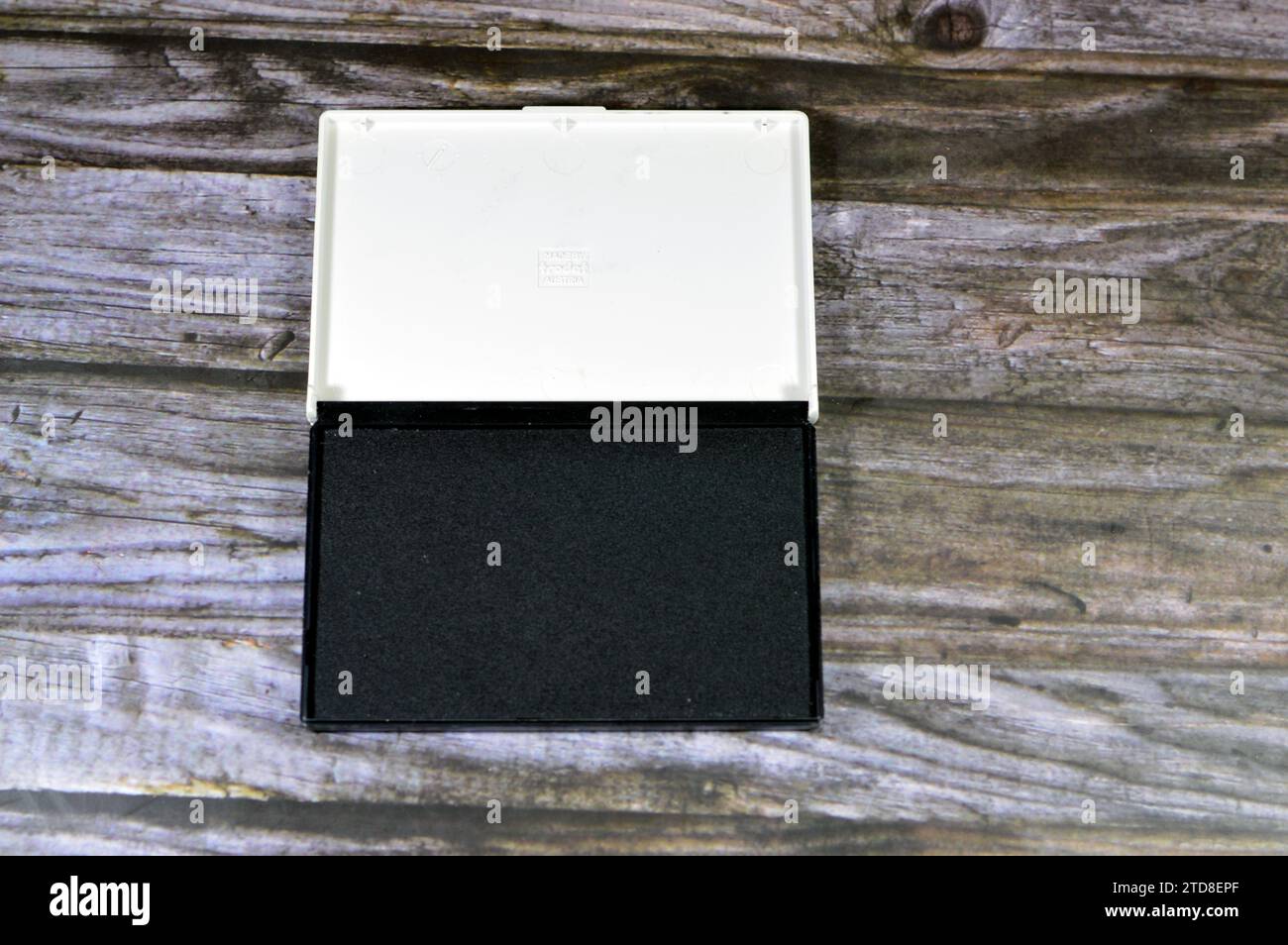 Le Caire, Egypte, décembre 6 2023 : vieux tampon de tampon Trodat 9052, noir pour tampons manuels, tampon encreur Trodat, impressions de tampon nettes et propres, avec hygroscopique Banque D'Images