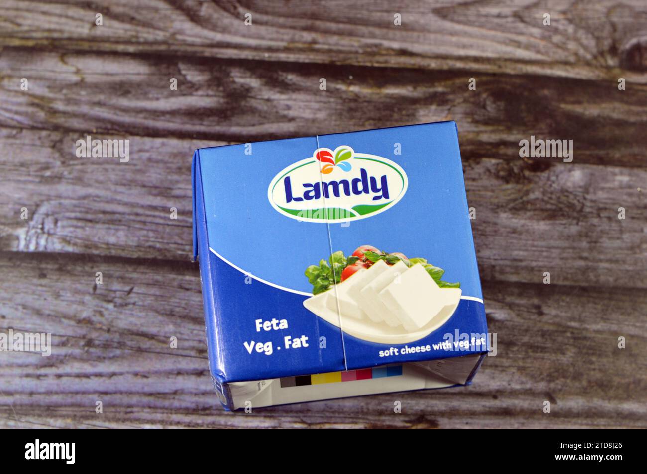 Le Caire, Egypte, décembre 13 2023 : le fromage feta Lamdy, produit à partir de lait pasteurisé de vache et de buffle, utilisé pour ajouter une touche de fromage à vos repas quotidiens, ma Banque D'Images