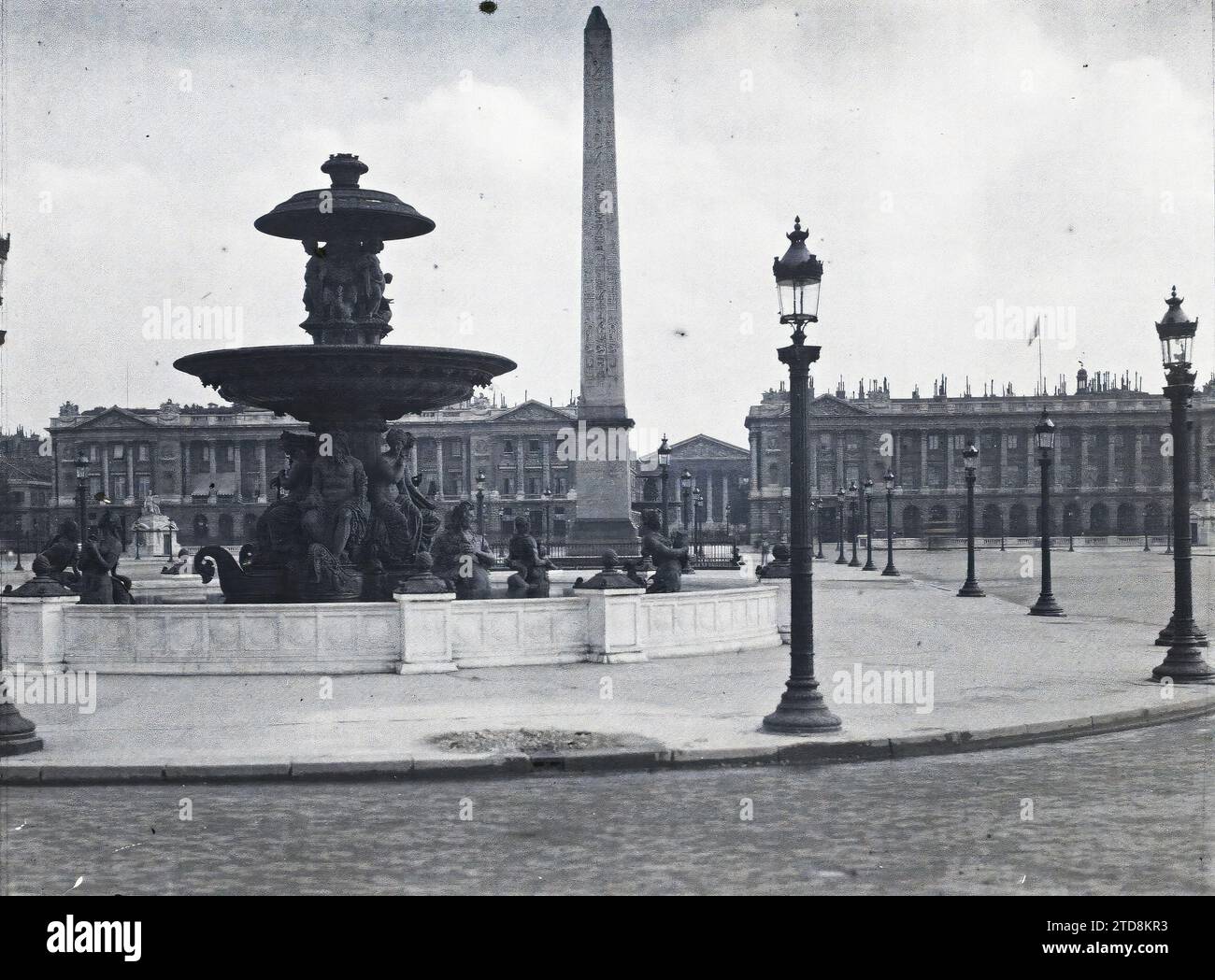 Paris (8e arrondissement), France place de la Concorde, HD, Art, Habitat, Architecture, lampadaire, lampadaire, Obélisque, Église, Ministère, existe en haute définition, Sculpture, Architecture civile publique, Fontaine, Maison privée, place, Antiquité, décor sculpté, architecture religieuse, France, Paris, la Concorde, Concorde, 19/07/1914 - 19/07/1914, Passet, Stéphane, photographe, Autochrome, photo, verre, autochrome, photo, positif, horizontal, taille 9 x 12 cm Banque D'Images