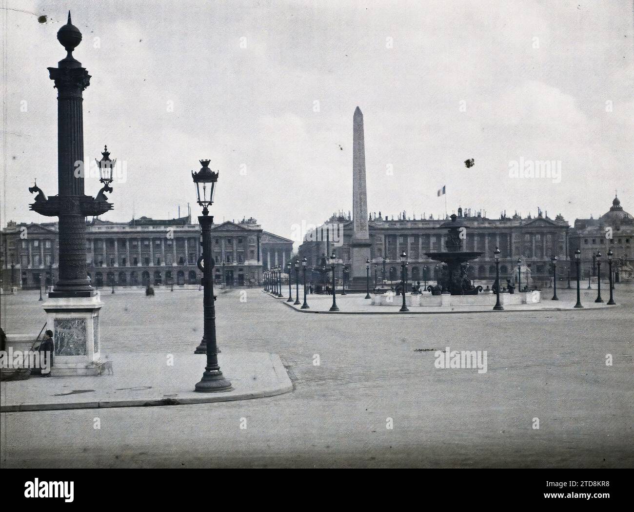 Paris (8e arrondissement), France place de la Concorde, Art, êtres humains, Habitat, Architecture, lampadaire, lampadaire, Obélisque, Église, Ministère, sculpture, enfant, Architecture civile publique, Fontaine, Manoir, place, Antiquité, décor sculpté, architecture religieuse, France, Paris, la Concorde, Concorde, 18/07/1914 - 18/07/1914, Passet, Stéphane, photographe, Autochrome, photo, verre, autochrome, photo, positif, horizontal, taille 9 x 12 cm Banque D'Images