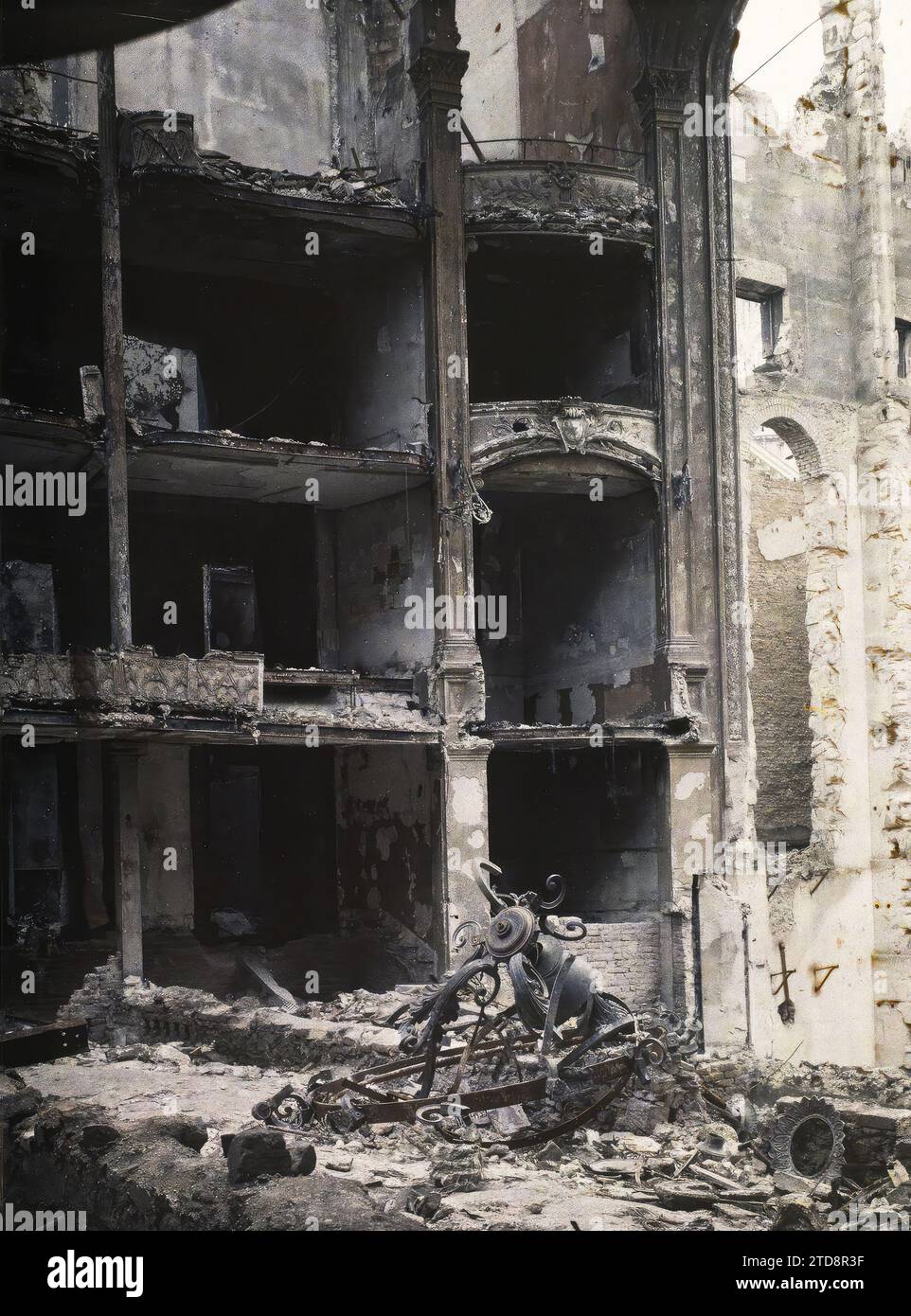 Reims, Marne, Champagne, France, Habitat, architecture, première Guerre mondiale, Art, feu, Architecture civile publique, ruines, bombardement, décombres, après-guerre, Théâtre, France, Reims, le Théâtre, Reims, 24/04/1919 - 24/04/1919, Léon, Auguste, photographe, 1919 - Reims - Auguste Léon - (April-juin), Autochrome, photo, verre, Autochrome, photo, positive Banque D'Images Reims, Marne, Champagne, France, Habitat, architecture, première Guerre mondiale, Art, feu, Architecture civile publique, ruines, bombardement, décombres, après-guerre, Théâtre, France, Reims, le Théâtre, Reims, 24/04/1919 - 24/04/1919, Léon, Auguste, photographe, 1919 - Reims - Auguste Léon - (April-juin), Autochrome, photo, verre, Autochrome, photo, positive Banque D'Images