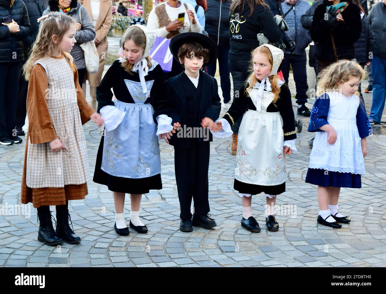 Enfants, danse et musique, Celtic Circle Group, Kelcc'h Keltiek Karaez, Carhaix, Bretagne Bretagne, France, en décembre 2023 Banque D'Images