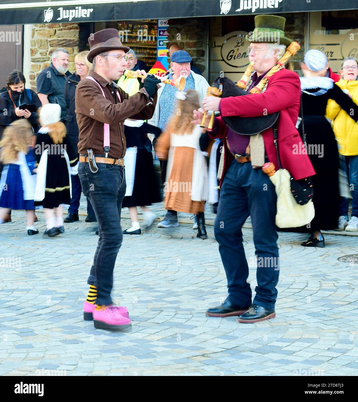 Musiciens de rue, Circle Celtic Circle Group, Kelcc'h Keltiek Karaez, Carhaix, Bretagne Bretagne, France, en décembre 2023 Banque D'Images