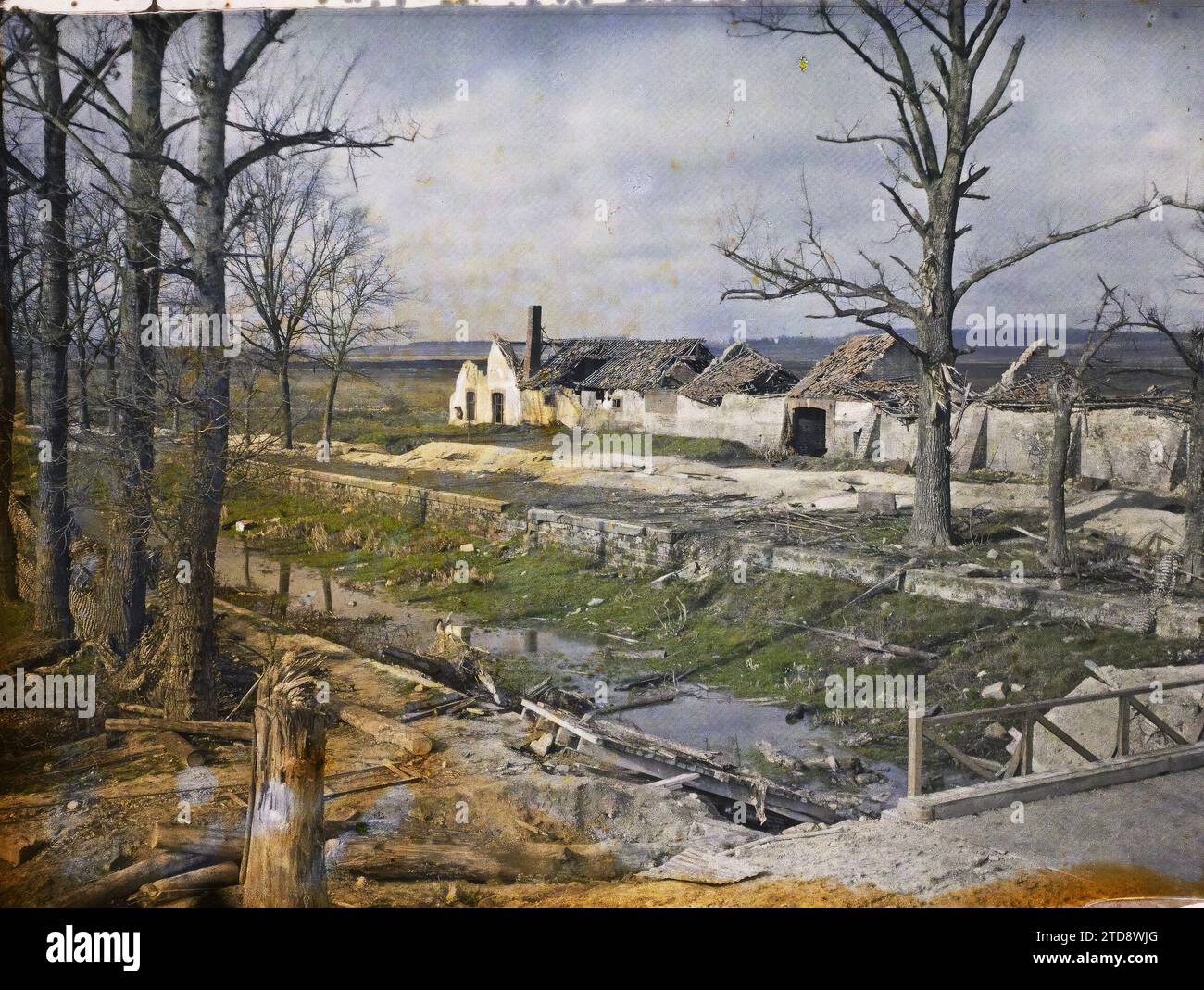 Environs de Reims, Marne, Champagne, France la Neuvillette, première Guerre mondiale, habitat, Architecture, nature, Environnement, Canal, arrière-plan, Génie civil, Architecture rurale, hydrographie, ruines, avant, gravats, après-guerre, France, la Neuvillette, le Canal, Reims, 07/03/1919 - 07/03/1919, Castelnau, Paul, 1919 - régions dévastées, Marne, Aisne - Paul Castelnau - (février-mars), Autochrome, photo, verre, Autochrome, photo, positive Banque D'Images Environs de Reims, Marne, Champagne, France la Neuvillette, première Guerre mondiale, habitat, Architecture, nature, Environnement, Canal, arrière-plan, Génie civil, Architecture rurale, hydrographie, ruines, avant, gravats, après-guerre, France, la Neuvillette, le Canal, Reims, 07/03/1919 - 07/03/1919, Castelnau, Paul, 1919 - régions dévastées, Marne, Aisne - Paul Castelnau - (février-mars), Autochrome, photo, verre, Autochrome, photo, positive Banque D'Images