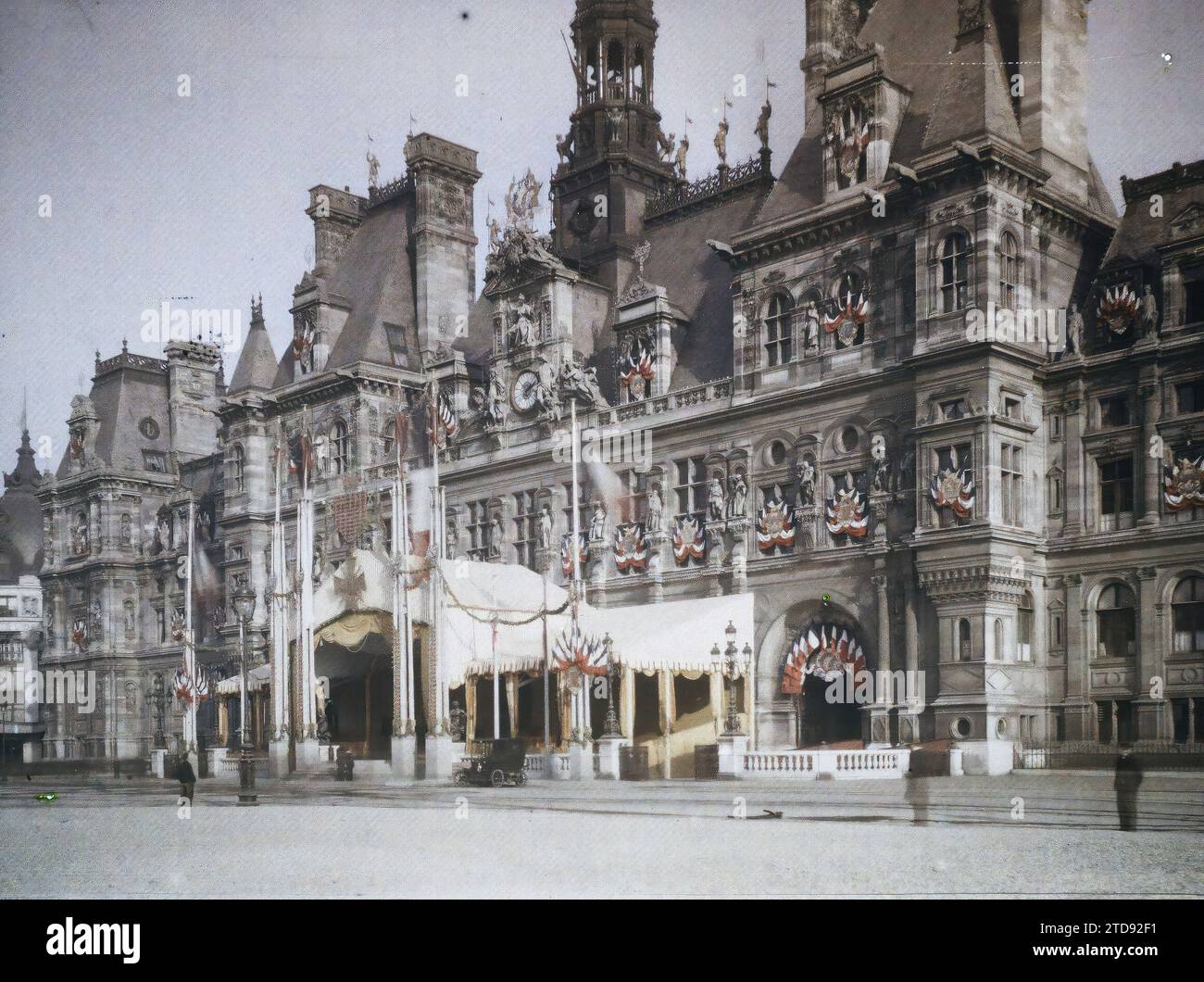 Paris (IVème arr.), France l'Hôtel de ville de Paris décoré de la Croix de Guerre, logement, Architecture, première Guerre mondiale, Hôtel de ville, mairie, tente, architecture civile publique, décoration, après-guerre, installation éphémère, drapeau, France, Paris, Hôtel de ville, Hôtel de ville, 22/10/1919 - 22/10/1919, Léon, Auguste, photographe, autochrome, photo, verre, autochrome, photo, positif, horizontal, taille 9 x 12 cm Banque D'Images Paris (IVème arr.), France l'Hôtel de ville de Paris décoré de la Croix de Guerre, logement, Architecture, première Guerre mondiale, Hôtel de ville, mairie, tente, architecture civile publique, décoration, après-guerre, installation éphémère, drapeau, France, Paris, Hôtel de ville, Hôtel de ville, 22/10/1919 - 22/10/1919, Léon, Auguste, photographe, autochrome, photo, verre, autochrome, photo, positif, horizontal, taille 9 x 12 cm Banque D'Images