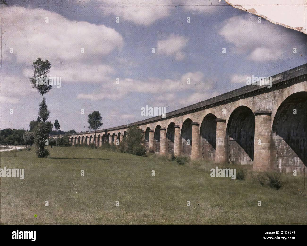 Langon, France, logement, Architecture, Transports, génie civil, Viaduc, transport ferroviaire, France, Langon, le Viaduc, Langon, 01/06/1920 - 30/06/1920, Cuville, Fernand, 1920-1921 - Charente, Gironde, Basse-Pyrénées, Hautes Pyrénées - Fernand Cuville, Autochrome, photo, verre, Autochrome, photo, positive Banque D'Images