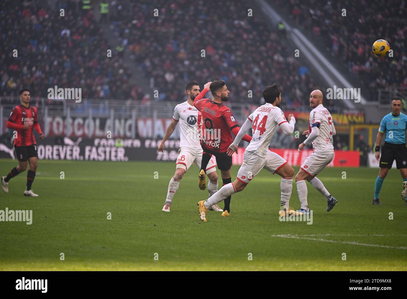 Olivier Giroud de l'AC Milan lors du match de football italien Serie A entre l'AC Milan et l'AC Monza le 17 décembre 2023 au stade Giuseppe Meazza San Siro Siro à Milan, Italie. Photo Tiziano Ballabio Banque D'Images