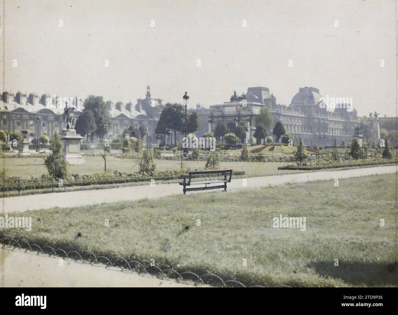 Paris (1e arr.), France le Louvre et les Tuileries, Art, Habitat, Architecture, lampadaire, lampadaire, Statue, Musée, Sculpture, Architecture civile publique, banc, Arc, arcade, arche, parc, jardin, Palais, Château, France, Paris, les Tuileries et le Louvre, Louvre, Tuileries, 06/08/1923 - 06/08/1923, Léon, Auguste, photographe, Autochrome, photo, verre, autochrome, photo, positif, horizontal, taille 9 x 12 cm Banque D'Images Paris (1e arr.), France le Louvre et les Tuileries, Art, Habitat, Architecture, lampadaire, lampadaire, Statue, Musée, Sculpture, Architecture civile publique, banc, Arc, arcade, arche, parc, jardin, Palais, Château, France, Paris, les Tuileries et le Louvre, Louvre, Tuileries, 06/08/1923 - 06/08/1923, Léon, Auguste, photographe, Autochrome, photo, verre, autochrome, photo, positif, horizontal, taille 9 x 12 cm Banque D'Images