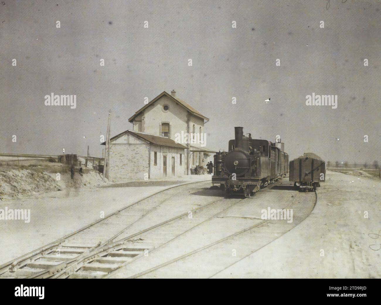 Beine, France, Habitat, Architecture, première Guerre mondiale, transports, Gare, train, Architecture civile publique, reconstructions, après-guerre, transport ferroviaire, chemin de fer, France, Beine près de Reims, la gare, Beine-Nauroy, 08/04/1924 - 08/04/1924, Léon, Auguste, photographe, 1924 (?) - Reims - Auguste Léon, Autochrome, photo, verre, Autochrome, photo, positive Banque D'Images Beine, France, Habitat, Architecture, première Guerre mondiale, transports, Gare, train, Architecture civile publique, reconstructions, après-guerre, transport ferroviaire, chemin de fer, France, Beine près de Reims, la gare, Beine-Nauroy, 08/04/1924 - 08/04/1924, Léon, Auguste, photographe, 1924 (?) - Reims - Auguste Léon, Autochrome, photo, verre, Autochrome, photo, positive Banque D'Images