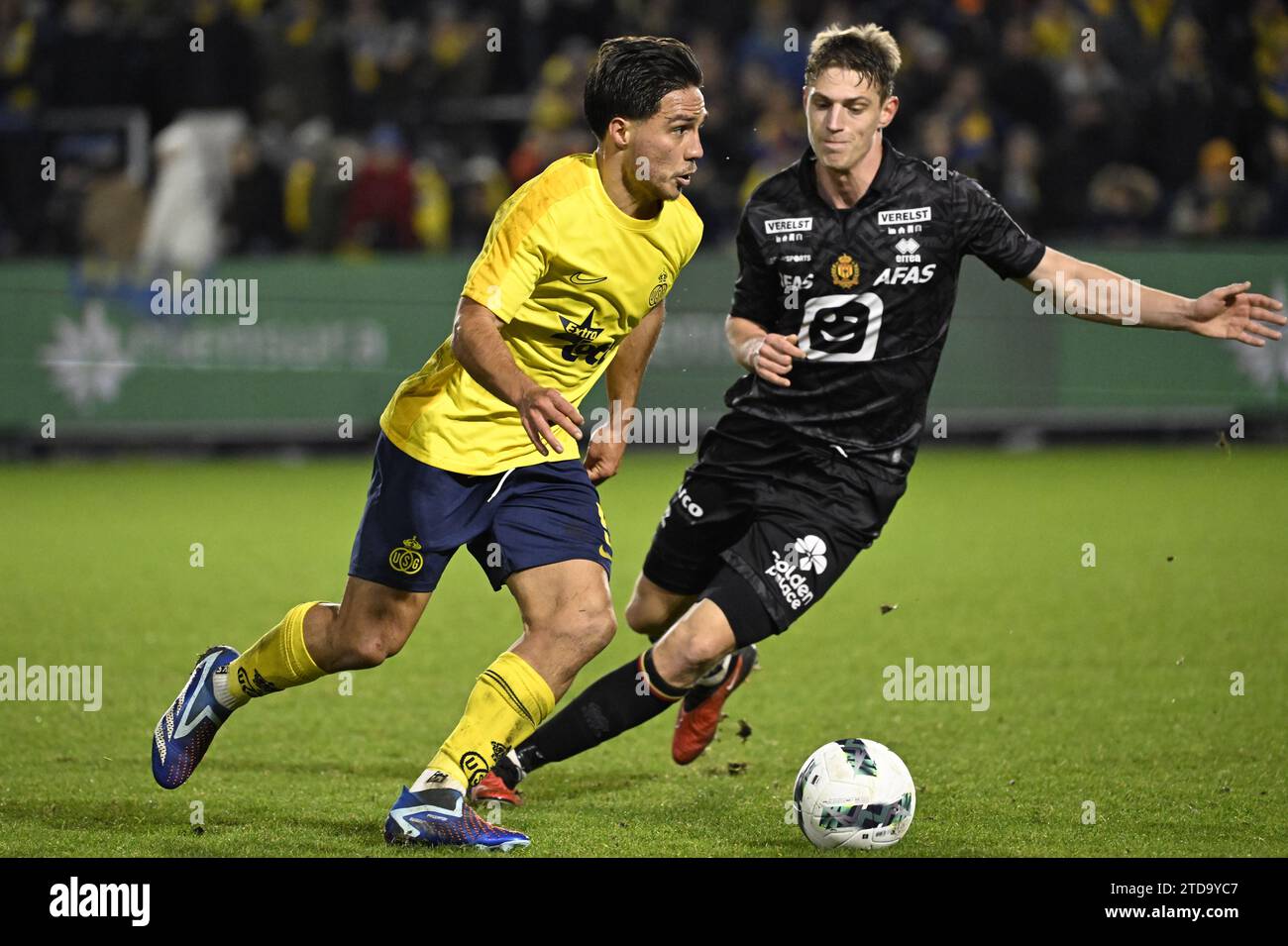 Bruxelles, Belgique. 17 décembre 2023. Kevin Mac Allister de l'Union et Lion Lauberbach de