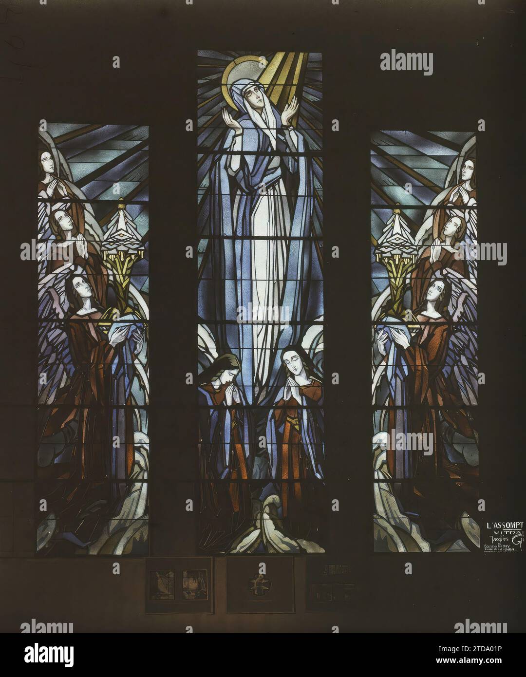 Paris (7e arr.), France l'exposition des Arts Décoratifs, Pavillon des vitraux, l'Assomption, Jacques Gruber, religion, logement, Architecture, Art, Christianisme, vue intérieure, arts décoratifs, Vitrail, exposition, exposition des Arts Décoratifs, Architecture éphémère, France, Paris, exposition des Arts Décoratifs, Galerie des vitraux 'l'Assomption' (Gruber), Invalides, 15/10/1925 - 15/10/1925, Léon, Auguste, photographe, 1925 - exposition internationale des Arts Décoratifs et industriels modernes Paris, Autochrome, photo, Glass, Autochrome, photo, positif, horizontal, taille 9 x 12 Banque D'Images