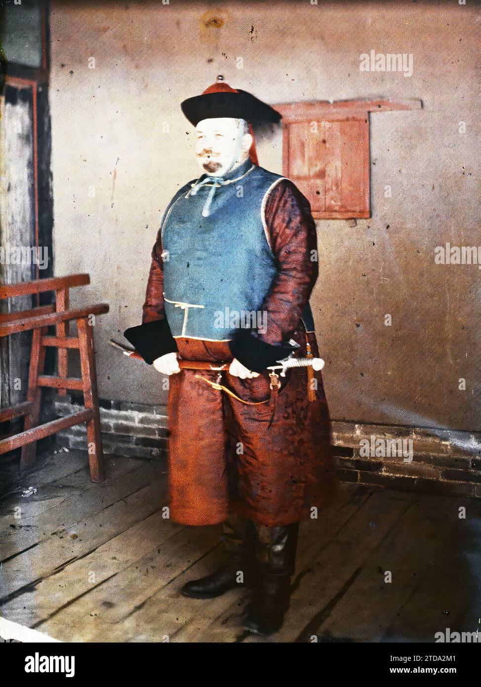 Ourga, Mongolie Hermann Consten (? ), personnalité, vêtements, relations internationales, êtres humains, personnalité politique, personnalité de la noblesse, personnalité militaire, Costume, présence étrangère, Ministre, fonctionnaire, arme, Homme, Chine, Ourga, le cinquième ministre de la Guerre (officier russe), Oulan-Bator, Russie [en relation avec], 01/07/1913 - 31/07/1913, Passet, Stéphane, photographe, 1913 - Mongolie, Mongolie - Stéphane Passet - (6-25 juillet), Autochrome, photo, verre, Autochrome, photo, positif, vertical, taille 9 x 12 cm Banque D'Images