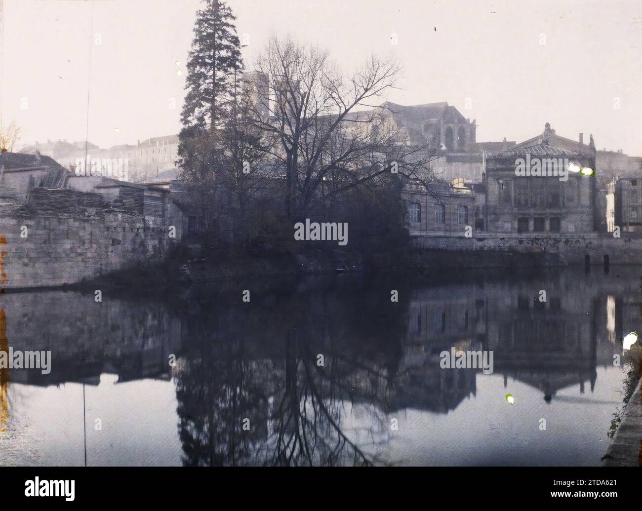 Verdun, France, Habitat, Architecture, première Guerre mondiale, art, Rivière, Architecture civile publique, reconstructions, après-guerre, théâtre, Meuse, Verdun, les rives de la Meuse, Verdun, 14/11/1929 - 14/11/1929, Passet, Stéphane, photographe, 1929 - provinces Françaises - Stéphane Passet - (26 mars-18 mai), Autochrome, photo, verre, Autochrome, photo, positive Banque D'Images Verdun, France, Habitat, Architecture, première Guerre mondiale, art, Rivière, Architecture civile publique, reconstructions, après-guerre, théâtre, Meuse, Verdun, les rives de la Meuse, Verdun, 14/11/1929 - 14/11/1929, Passet, Stéphane, photographe, 1929 - provinces Françaises - Stéphane Passet - (26 mars-18 mai), Autochrome, photo, verre, Autochrome, photo, positive Banque D'Images