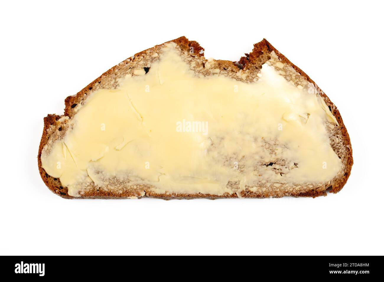 Délicieux pain allemand Rye avec beurre : une agrafe nutritive pour le petit déjeuner, anti-allergie, fond blanc Banque D'Images