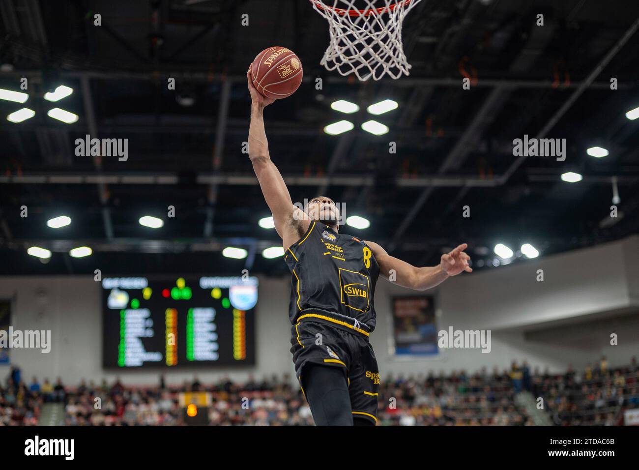 Ludwigsburg, Deutschland. 17 décembre 2023. Jaren Lewis (MHP Riesen Ludwigsburg, #08), GER, MHP Riesen Ludwigsburg vs Syntainics MBC, Basketball, Bundesliga, easycredit BBL, 11. Spieltag, Spielzeit 2023/2024, 17.12.2023, photo : Eibner-Pressefoto/Sascha Walther crédit : dpa/Alamy Live News Banque D'Images