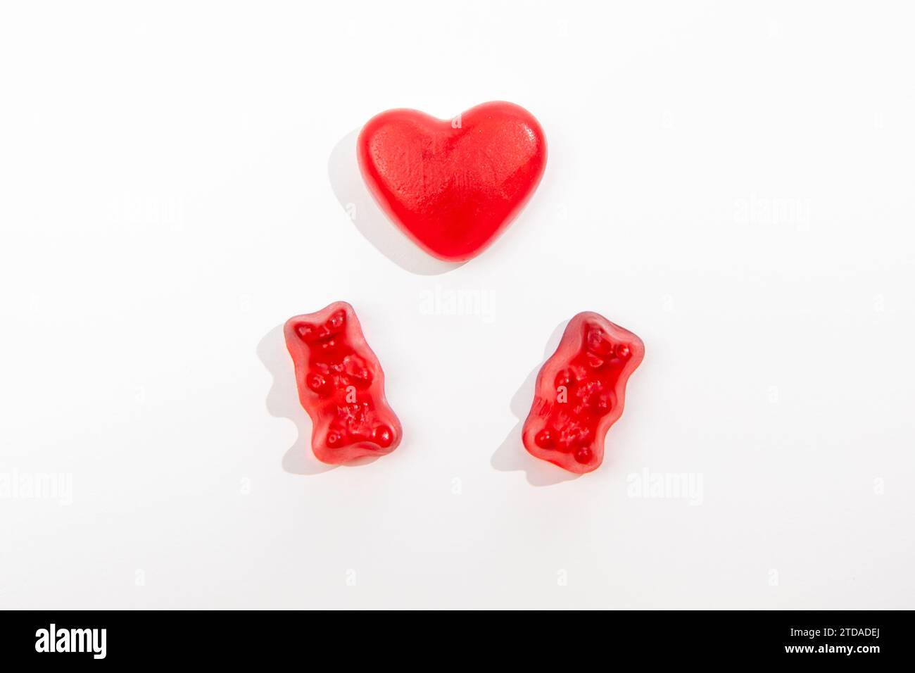 Concept d'amour avec ours Gummi et coeur rouge Banque D'Images