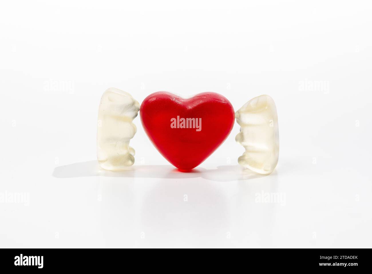 Concept d'amour avec ours Gummi et coeur rouge Banque D'Images