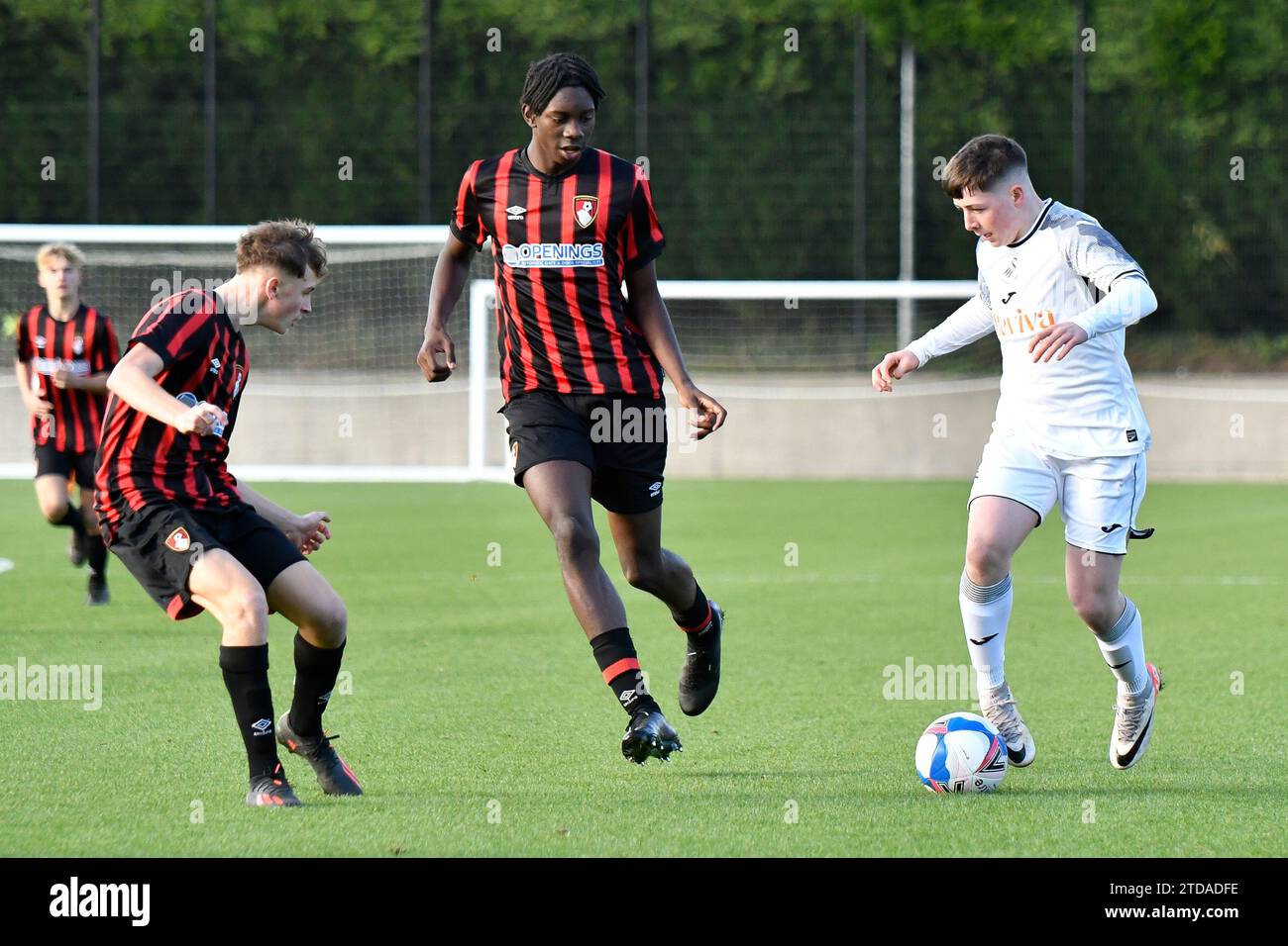 Swansea, pays de Galles. 25 novembre 2023. Action du match de la coupe de la Ligue de développement professionnel des moins de 16 ans entre Swansea City et AFC Bournemouth à la Swansea City Academy à Swansea, pays de Galles, Royaume-Uni le 25 novembre 2023. Crédit : Duncan Thomas/Majestic Media. Banque D'Images