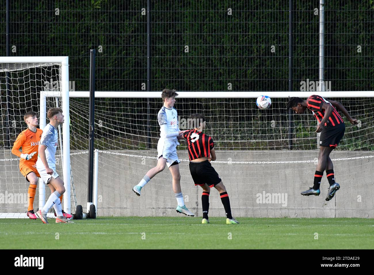 Swansea, pays de Galles. 25 novembre 2023. Action du match de la coupe de la Ligue de développement professionnel des moins de 16 ans entre Swansea City et AFC Bournemouth à la Swansea City Academy à Swansea, pays de Galles, Royaume-Uni le 25 novembre 2023. Crédit : Duncan Thomas/Majestic Media. Banque D'Images