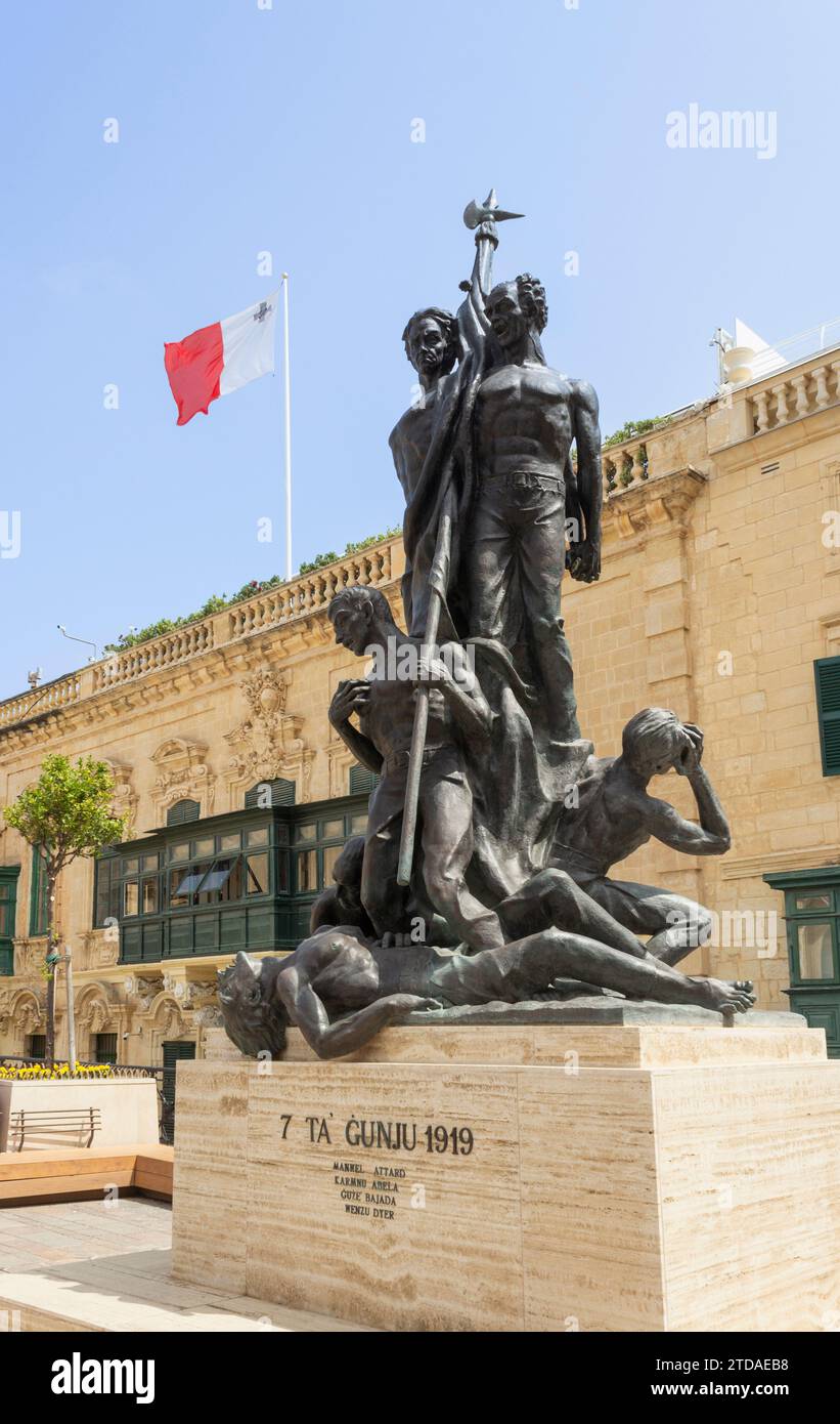 Le monument Sette Giugno, place du Palais (place Saint-Georges), la Valette, Malte. Sette Giugno aka septième de juin est une parcelle de fête nationale maltaise Banque D'Images