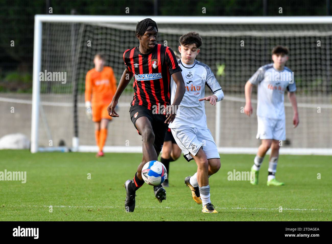 Swansea, pays de Galles. 25 novembre 2023. Action du match de la coupe de la Ligue de développement professionnel des moins de 16 ans entre Swansea City et AFC Bournemouth à la Swansea City Academy à Swansea, pays de Galles, Royaume-Uni le 25 novembre 2023. Crédit : Duncan Thomas/Majestic Media. Banque D'Images