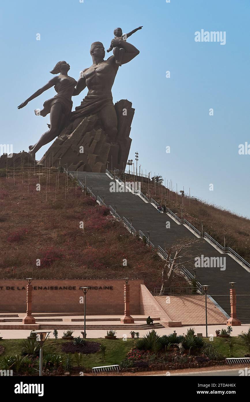 Le monument de la Renaissance africaine est une statue en bronze située
