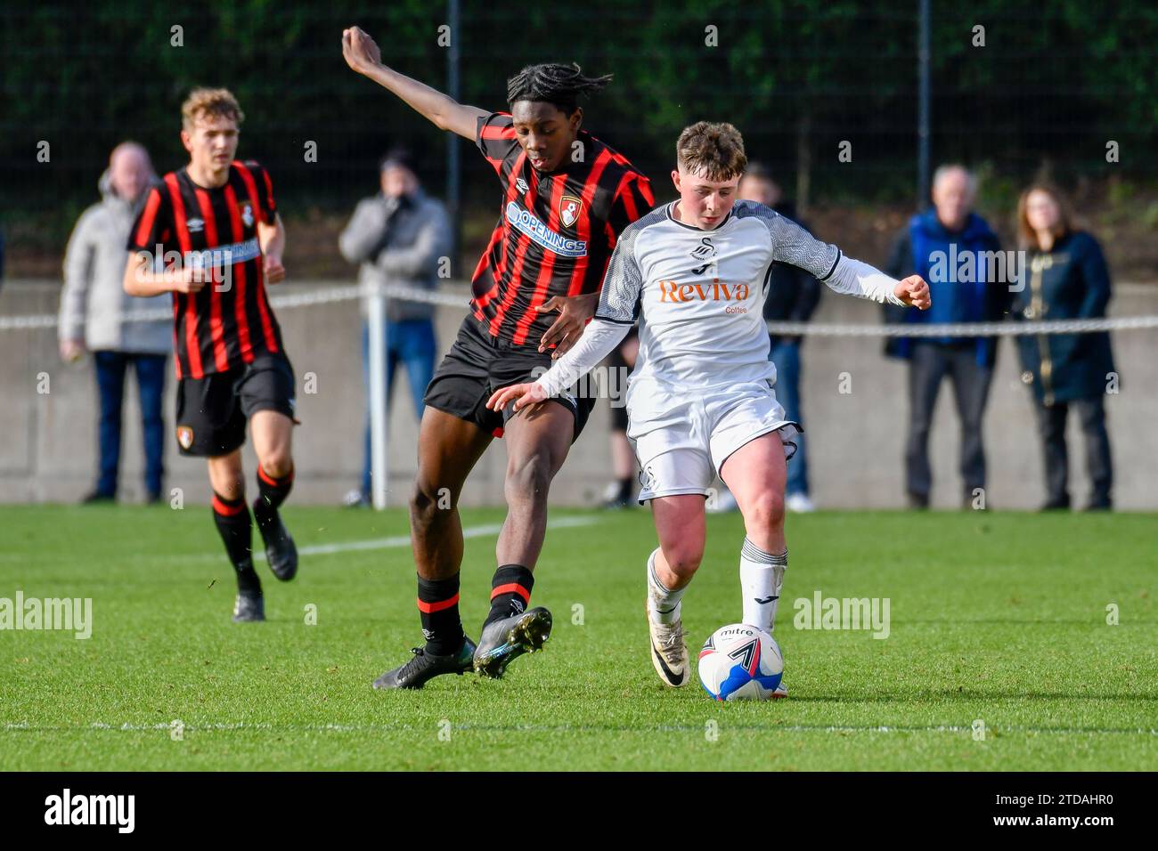 Swansea, pays de Galles. 25 novembre 2023. Action du match de la coupe de la Ligue de développement professionnel des moins de 16 ans entre Swansea City et AFC Bournemouth à la Swansea City Academy à Swansea, pays de Galles, Royaume-Uni le 25 novembre 2023. Crédit : Duncan Thomas/Majestic Media. Banque D'Images