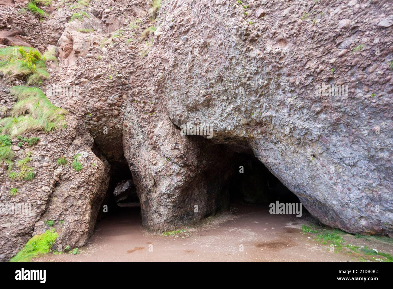 Grottes de Cushendun. Comté d'Antrim, Irlande du Nord. Banque D'Images
