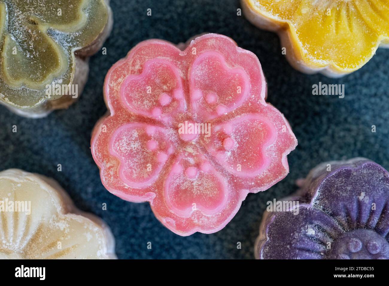 Gâteaux de lune remplis de haricots rouges. Le Festival de la mi-automne (également Festival de la Lune ou Mooncake Festival), est un festival de récolte célébré dans la culture chinoise Banque D'Images