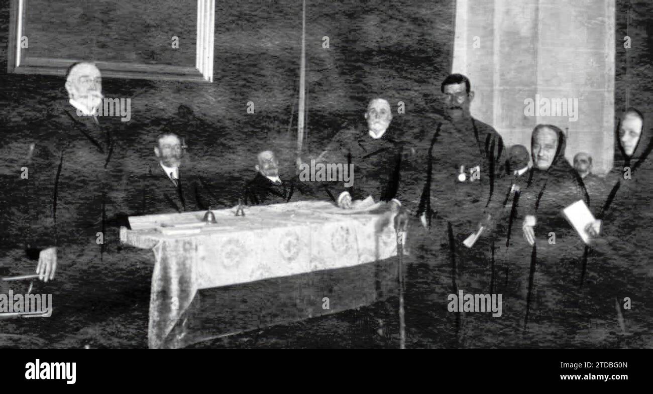 03/31/1918. Dans la chambre de commerce de Séville. Distribution de 500 000 cartes pesetas aux pauvres à l'occasion du centenaire de la navigation à vapeur. Crédit : Album / Archivo ABC / Juan Barrera Banque D'Images