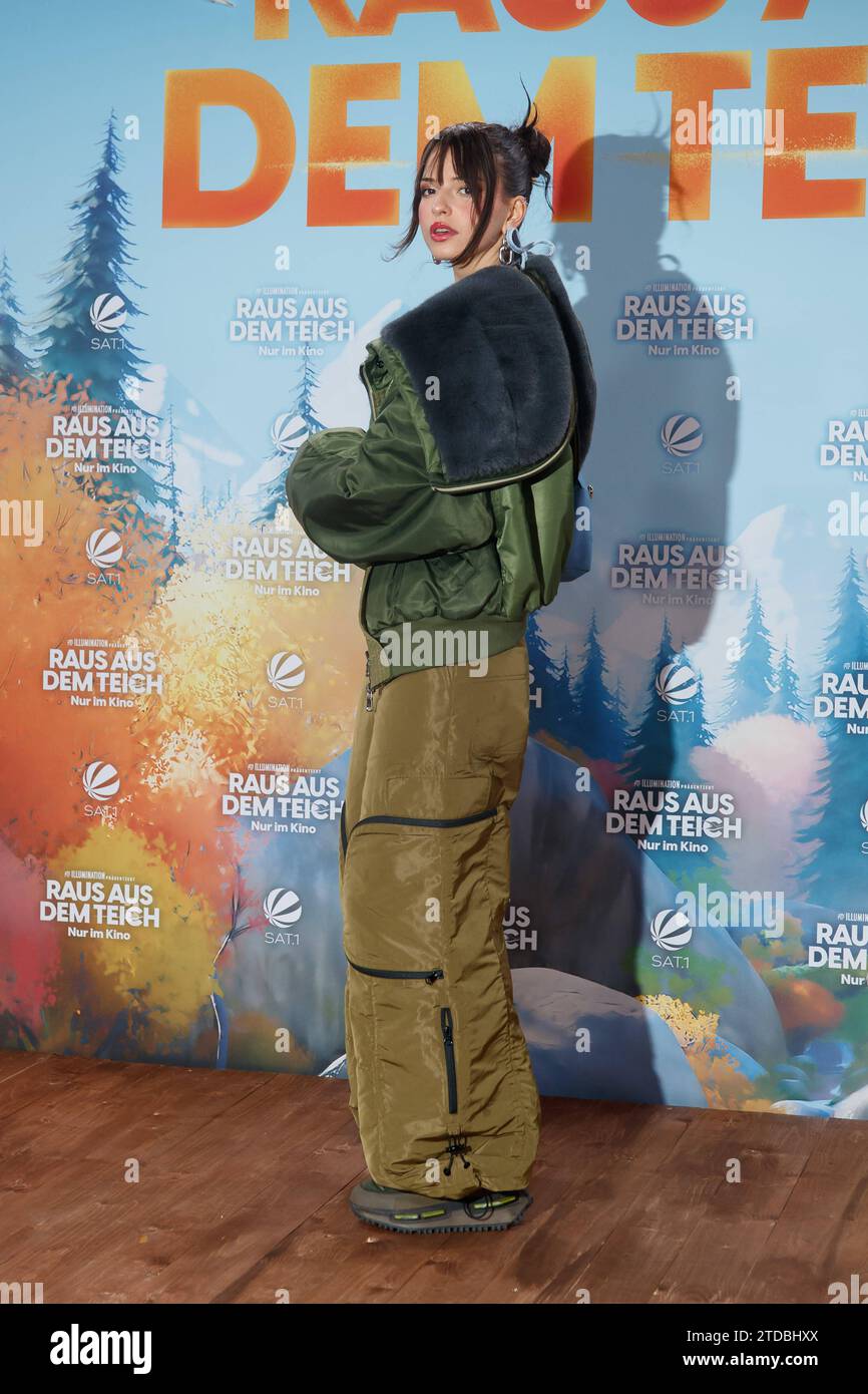 Première du film Raus aus dem Teich Nina Chuba Nina Kaiser BEI der