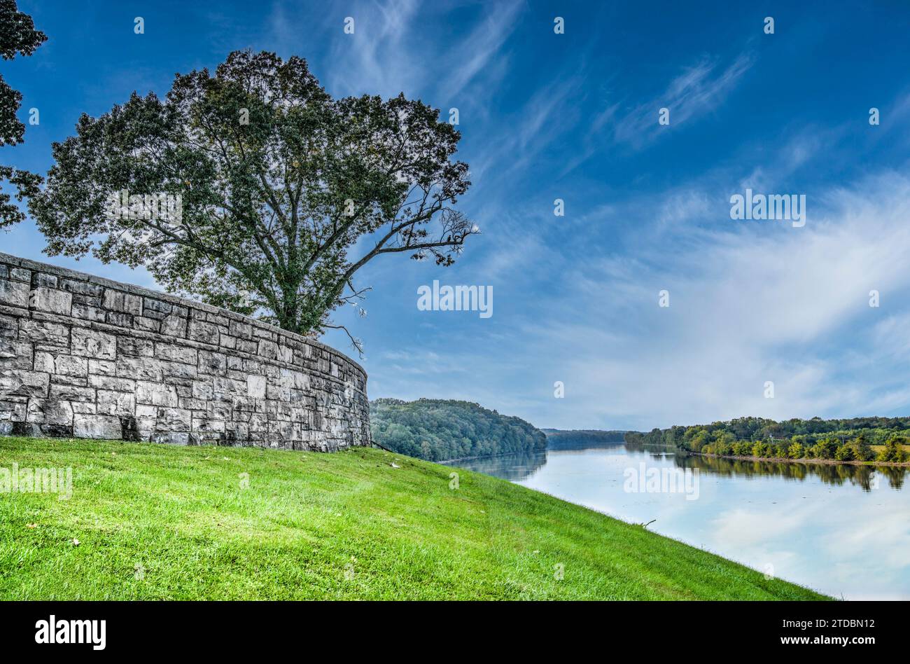 Stonewall le long de la rivière Cumberland traversant le champ de bataille national de fort Donelson à Dover, Tennessee. Banque D'Images