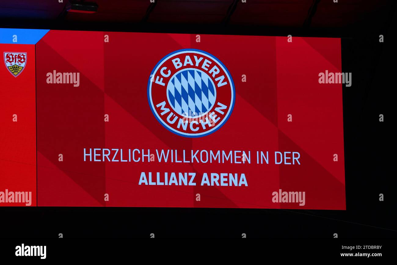 München, Deutschland 17. Décembre 2023 : Fussball, Herren, Bundesliga, saison 2023/2024, FC Bayern München - VFB Stuttgart, Allianz Arena Der Schriftzug herzlich Willkommen in der Allianz Arena auf der Anzeigentafel, Symbolbild DFB, DFL les règlements interdisent toute utilisation de photographies comme séquences d'images et/ou quasi-vidéo Banque D'Images