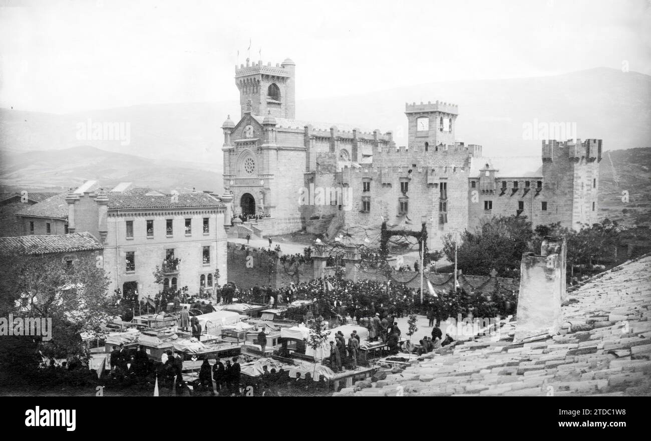 Javier (Navarre). Mai 1922. Le centenaire de Saint François Xavier. Château de Javier, lieu de naissance du célèbre saint patron de Navarre lors de la visite des pèlerins. Crédit : Album / Archivo ABC / Roldán Banque D'Images
