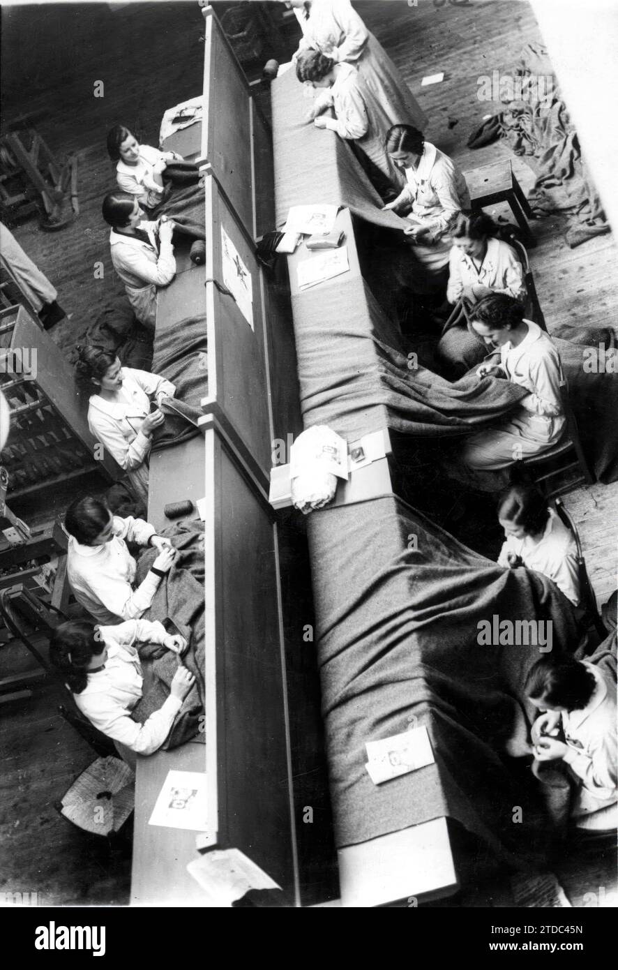 09/30/1936. Un aspect des ateliers de Madrid de l'arrière, où ses ouvriers étaient entièrement dédiés à la confection de vêtements pour les miliciens. Crédit : Album / Archivo ABC / Martín Santos Yubero Banque D'Images