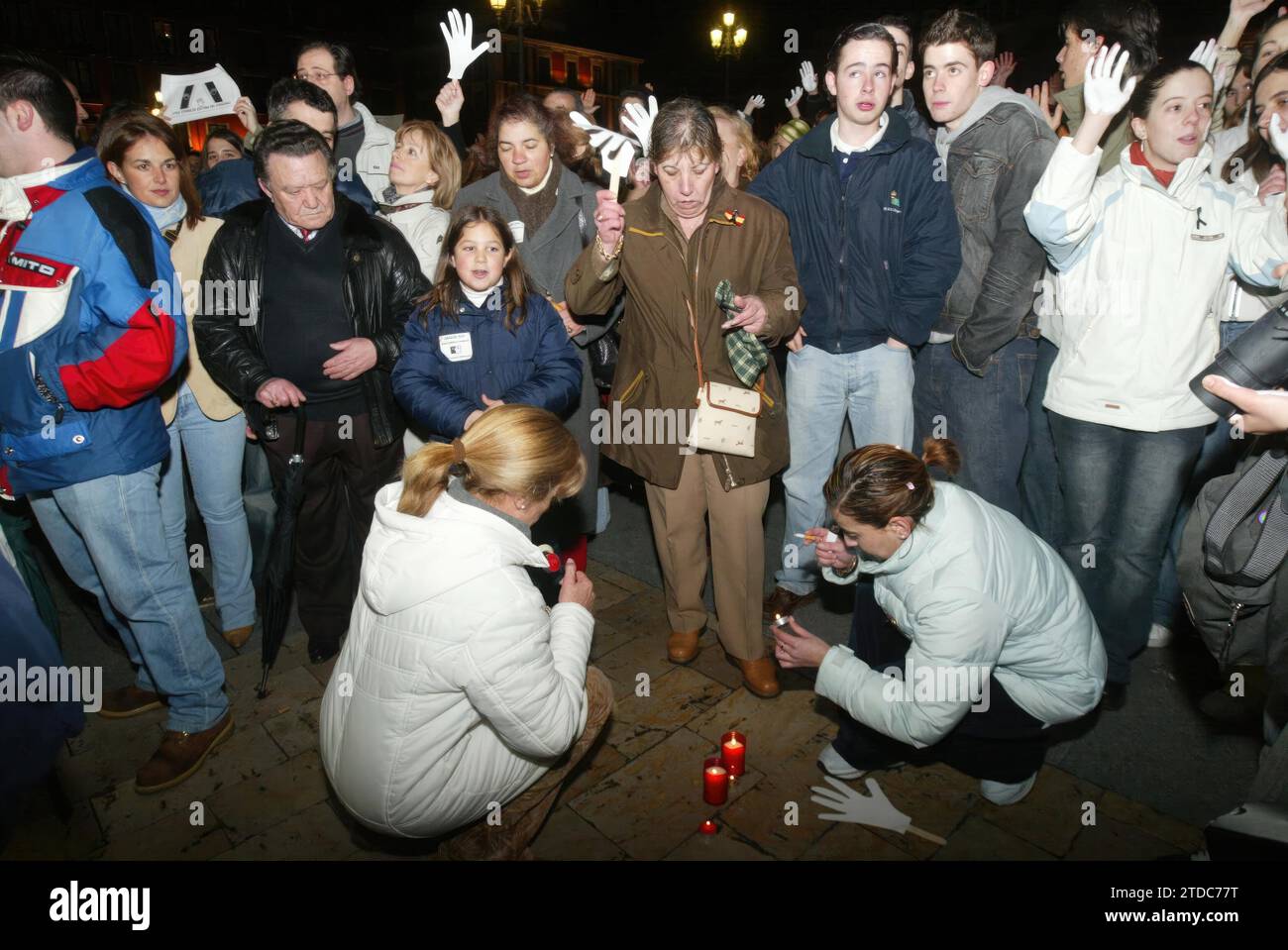 03/11/2004. Valladolid, 03-12-04, photo César Minguela, manifestation contre le terrorisme......... Archdc. Crédit : Album / Archivo ABC / Cesar Minguela Banque D'Images 03/11/2004. Valladolid, 03-12-04, photo César Minguela, manifestation contre le terrorisme......... Archdc. Crédit : Album / Archivo ABC / Cesar Minguela Banque D'Images