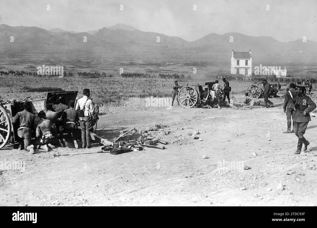 09/30/1921. Melilla. Opérations récentes. Batterie d'artillerie protégeant l'avance d'une colonne. Crédit : Album / Archivo ABC / Lázaro Banque D'Images