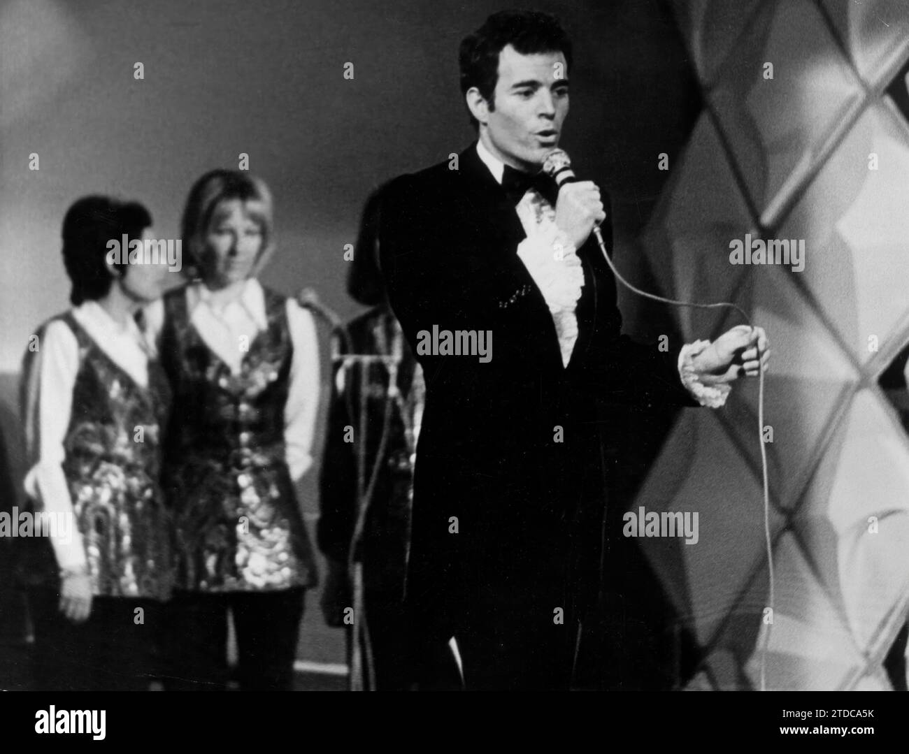 Cannes (France), 01/30/1970. MIDEM 1970. Dans l'image, Julio Iglesias lors de sa performance. Crédit : Album / Archivo ABC Banque D'Images