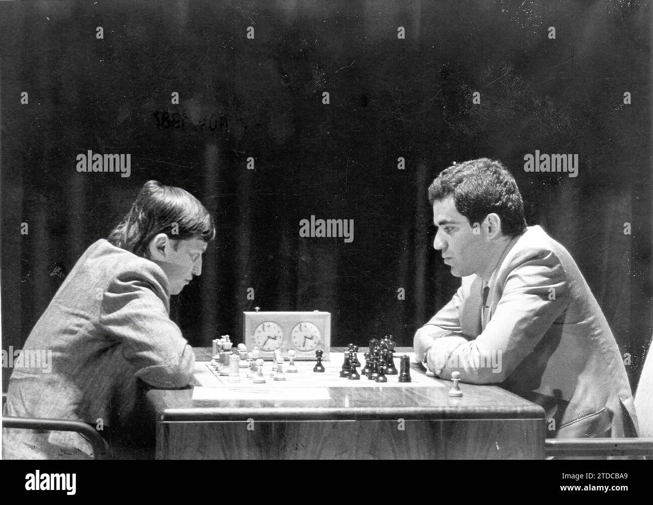 Séville. 10/12/1987. Championnat du monde d'échecs. Karpov et Kasparov face à face. Crédit : Album / Archivo ABC / SanVicente Banque D'Images