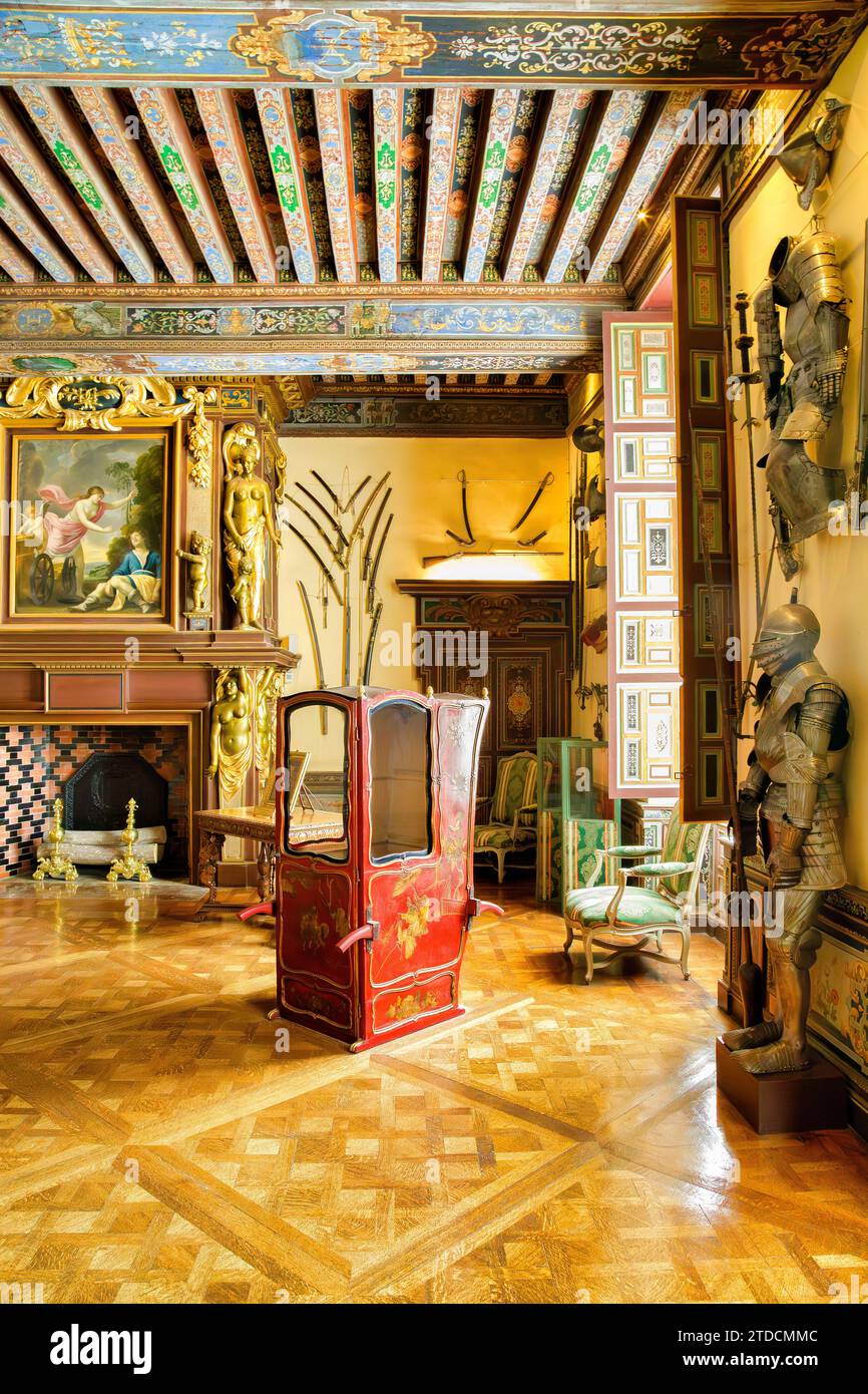 La salle d'armes à l'intérieur du Château de Cheverny ; Vallée de la Loire, France Banque D'Images