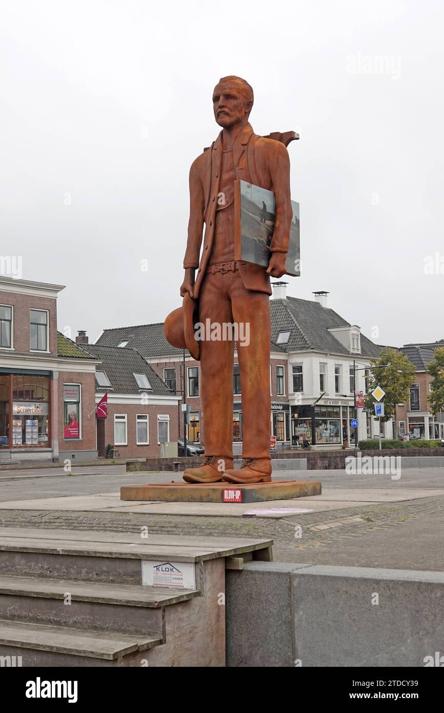 Assen, pays-Bas - Oct 11 2023 'Voyager avec Vincent - Van Gogh à Drenthe' est une exposition dans le musée d'Assen. Pour célébrer cela, un St géant Banque D'Images