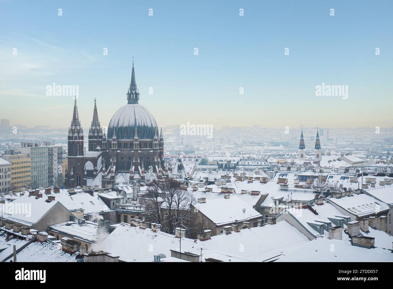 Siège de Maria vom à Vienne, Autriche. Vue aérienne de l'église catholique du Mariahilfer Gürtel dans le quartier Rudolfsheim-Fünfhaus. Banque D'Images
