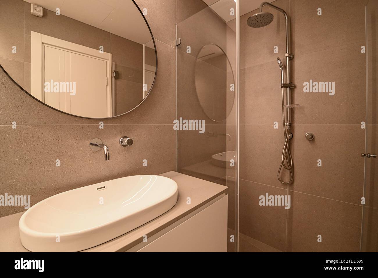 Image haute résolution de design intérieur de salle de bain ultra moderne - HDR - Israël Banque D'Images