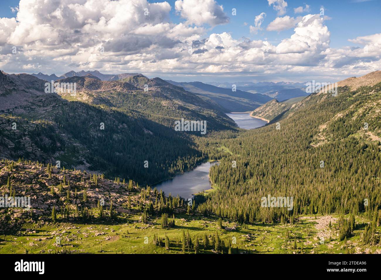Upper Homestake Lake avec réservoir Homestake à l'arrière Banque D'Images