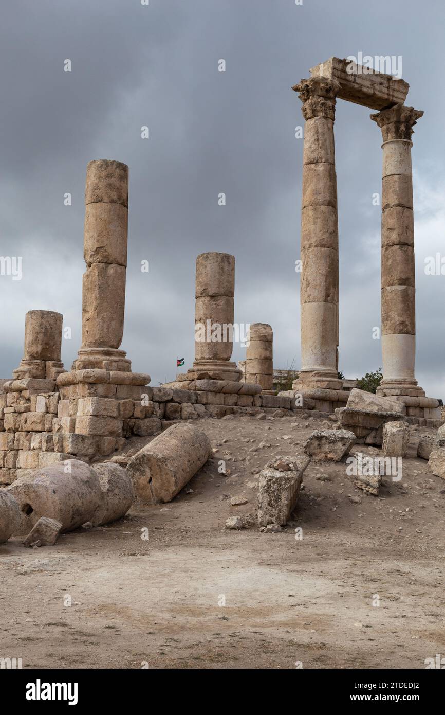 Anciennes colonnes du temple d'Hercule dans la citadelle d'Amman Banque D'Images