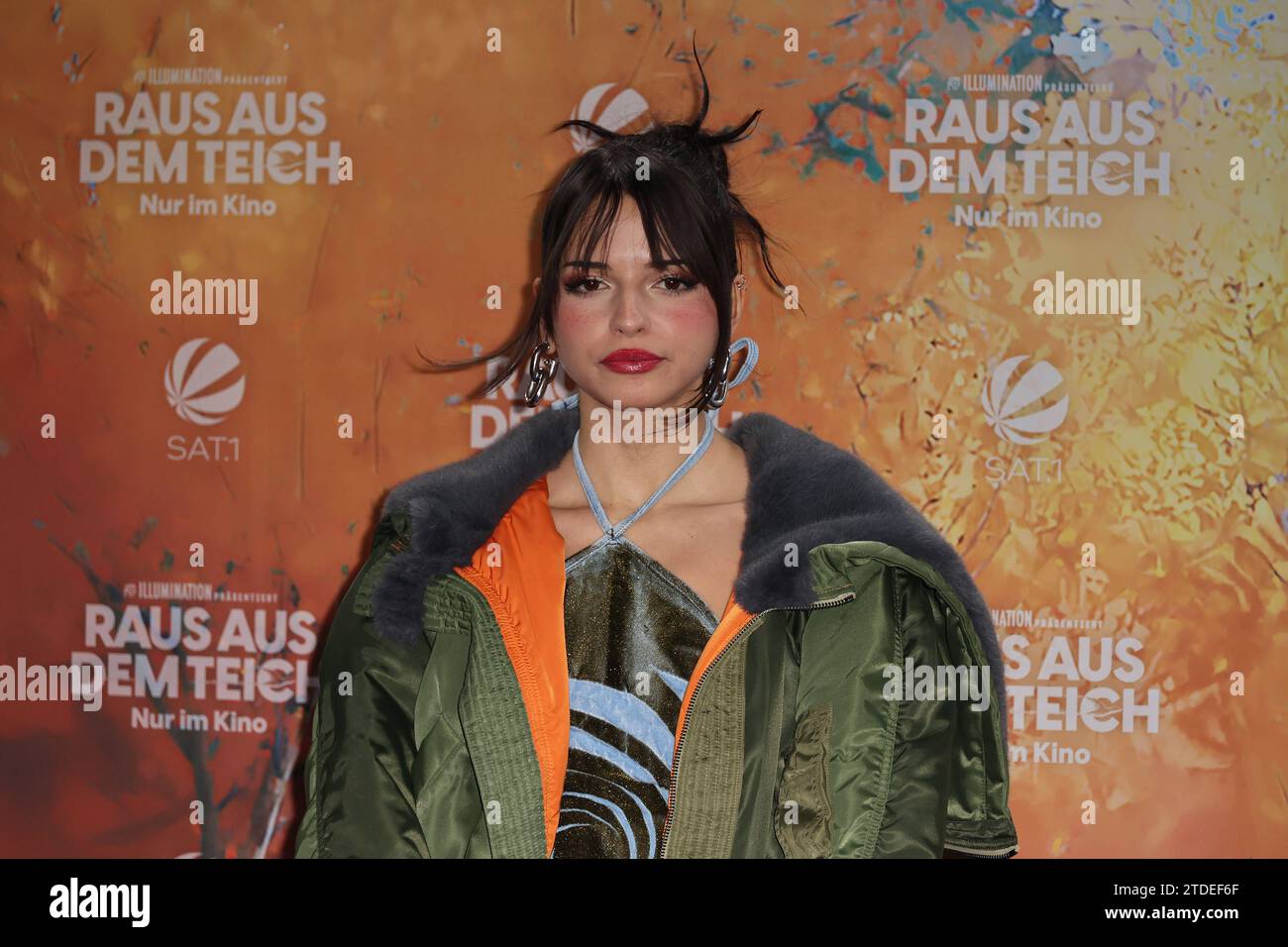 Nina Chuba waehrend der DeutschlandFilmpremiere Raus aus dem Teich