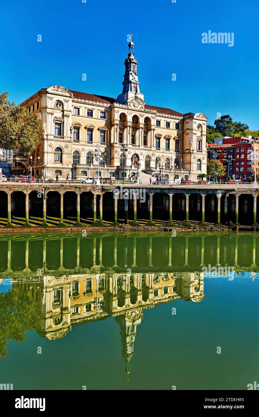 Bilbao Biscaye Espagne. Bâtiments historiques près de la rivière Nervion Banque D'Images