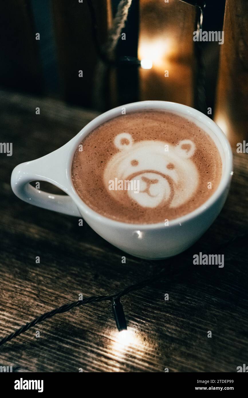 latte art en hiver, cappucino chaud et chocholate chaud Banque D'Images