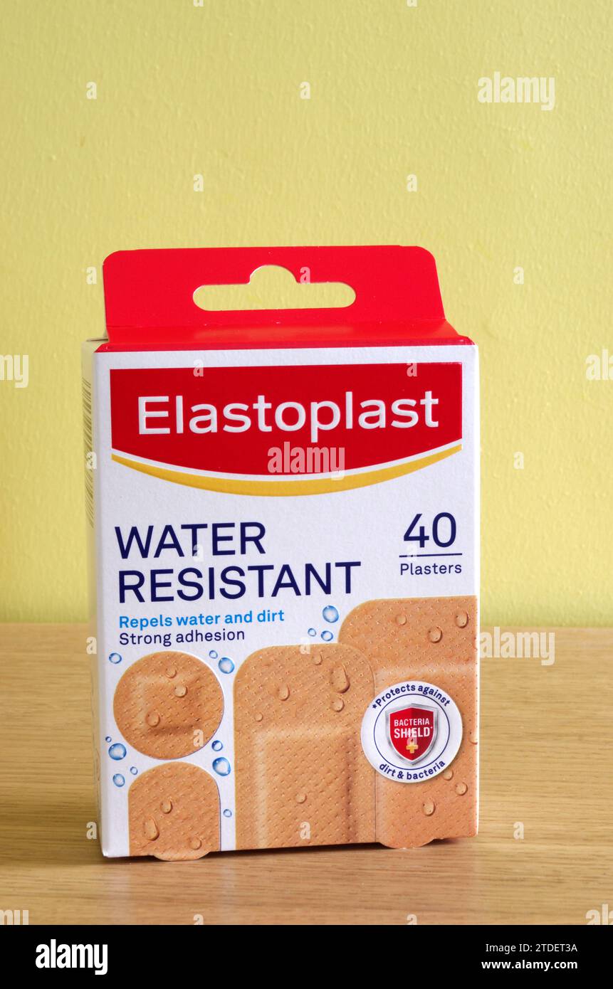 Paquet de pansements Elastoplast résistants à l'eau ou de bandeaux, Royaume-Uni Banque D'Images