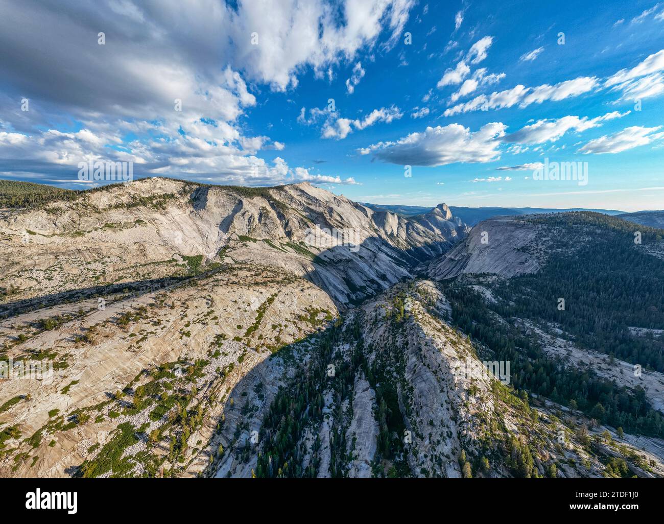 Montagnes de granit au coucher du soleil, parc national de Yosemite, site du patrimoine mondial de l'UNESCO, Californie, États-Unis d'Amérique, Amérique du Nord Banque D'Images